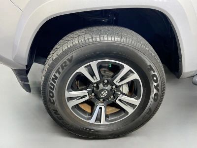 2017 Toyota Tacoma — photo 11 view