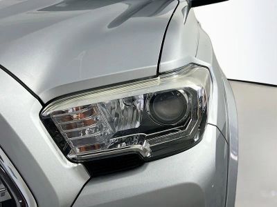 2017 Toyota Tacoma — photo 9 view