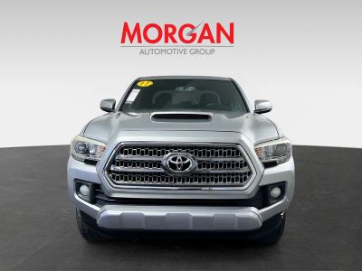 2017 Toyota Tacoma — photo 8 view