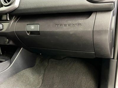 2017 Toyota Tacoma — photo 30 view
