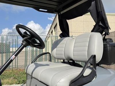 2023 E-Z-GO Express S2 ELiTE Lithium Ocean Grey — detail view