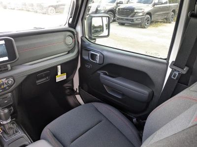 2026 Jeep Gladiator — photo 17 view