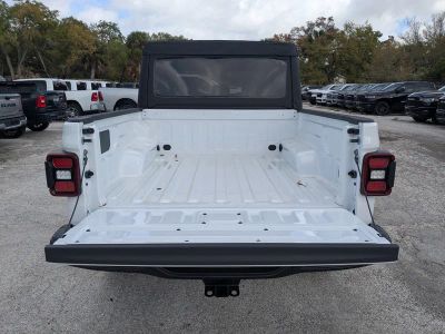 2026 Jeep Gladiator — photo 12 view
