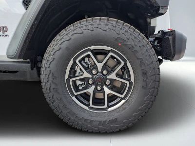 2026 Jeep Gladiator — photo 10 view