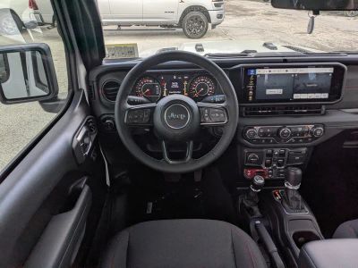 2026 Jeep Gladiator — photo 16 view