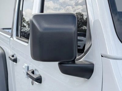 2026 Jeep Gladiator — photo 11 view