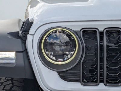 2026 Jeep Gladiator — photo 9 view