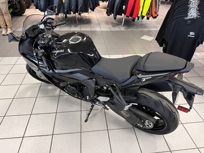 2026 Kawasaki Ninja ZX-6R - Photo 3