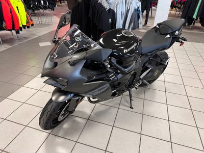 2026 Kawasaki Ninja ZX-6R - Photo 2