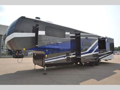 2023 Winnebago Sunstar - Photo 2