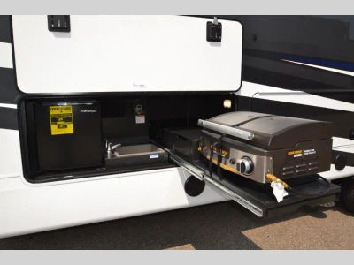 2023 Winnebago Sunstar - Photo 6
