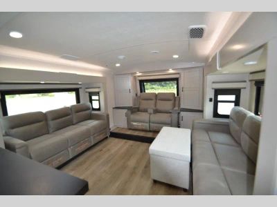 2023 Winnebago Sunstar - Photo 11