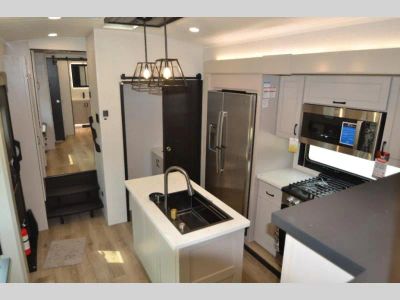 2023 Winnebago Sunstar - Photo 13