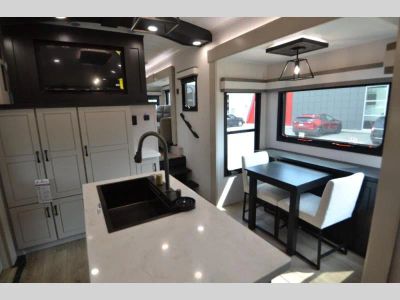 2023 Winnebago Sunstar - Photo 9