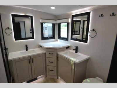 2023 Winnebago Sunstar - Photo 14