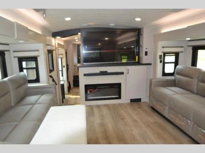 2023 Winnebago Sunstar - Photo 12