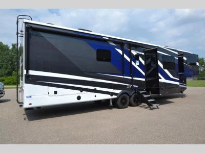 2023 Winnebago Sunstar - Photo 3