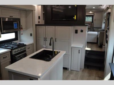 2023 Winnebago Sunstar - Photo 7