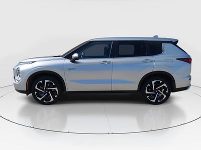 2024 Mitsubishi Outlander Plug-In Hybrid — interior view