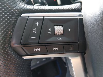 2024 Mitsubishi Outlander Plug-In Hybrid — photo 12 view