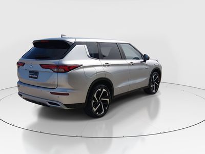 2024 Mitsubishi Outlander Plug-In Hybrid — photo 7 view