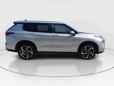 2024 Mitsubishi Outlander Plug-In Hybrid — photo 8 view