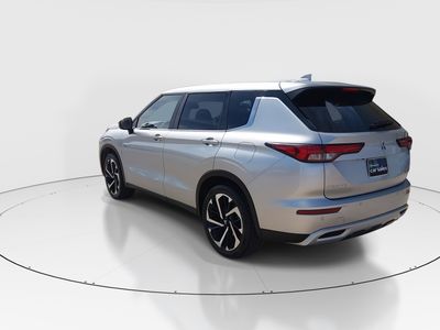 2024 Mitsubishi Outlander Plug-In Hybrid — detail view