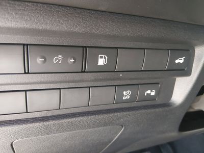 2024 Mitsubishi Outlander Plug-In Hybrid — photo 13 view