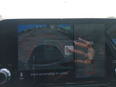 2024 Mitsubishi Outlander Plug-In Hybrid — photo 17 view