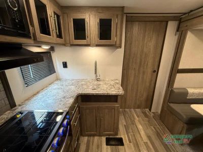 2021 CrossRoads RV Zinger — photo 18 view
