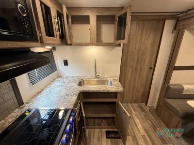 2021 CrossRoads RV Zinger — photo 19 view