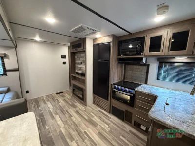 2021 CrossRoads RV Zinger — photo 11 view