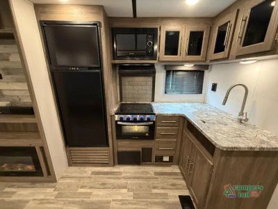 2021 CrossRoads RV Zinger — photo 16 view