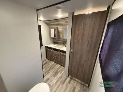 2021 CrossRoads RV Zinger — photo 34 view