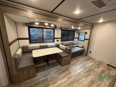 2021 CrossRoads RV Zinger — photo 10 view