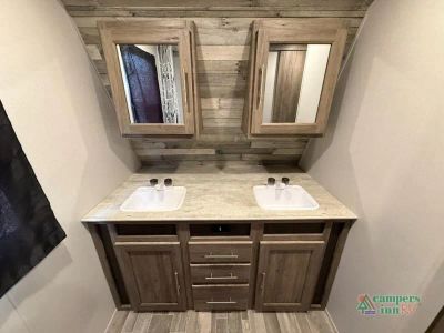 2021 CrossRoads RV Zinger — photo 37 view