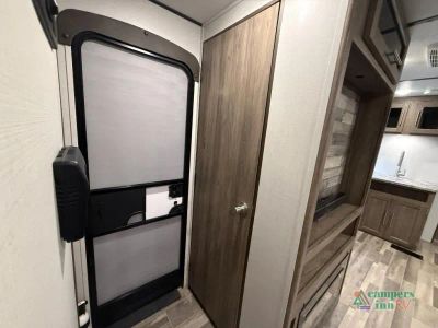 2021 CrossRoads RV Zinger — photo 12 view