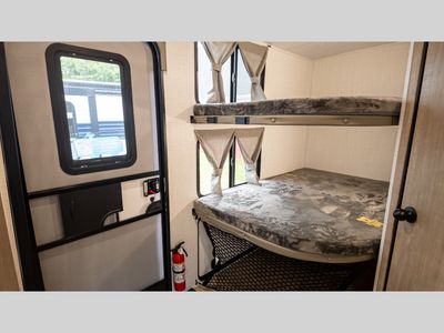 2025 Palomino SolAire - Photo 35