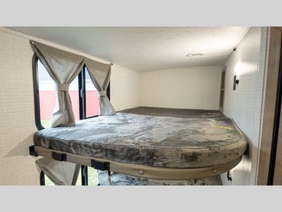 2025 Palomino SolAire - Photo 34
