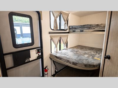 2025 Palomino SolAire - Photo 37