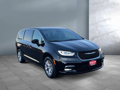 2026 Chrysler Pacifica — front three-quarter view