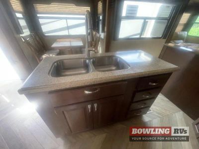 2017 Cedar Creek Silverback 37RL — photo 14 view