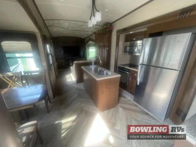 2017 Cedar Creek Silverback 37RL — photo 7 view