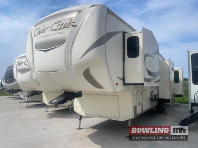 2017 Cedar Creek Silverback 37RL — front three-quarter view