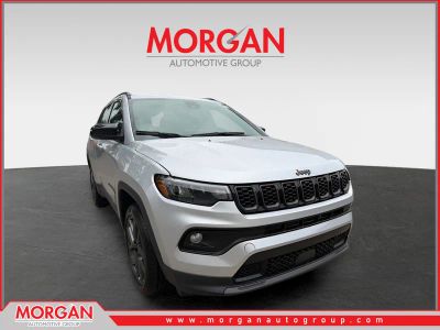 2026 Jeep Compass Latitude Altitude in Silver Zynith Metallic Clearcoat — front three-quarter view