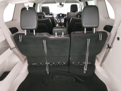2023 Chrysler Pacifica — photo 11 view