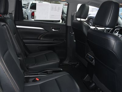 2019 Toyota Highlander - Photo 19