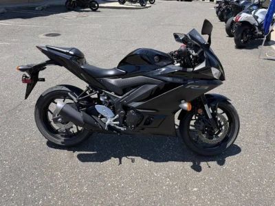 2023 Yamaha YZF-R3 — front three-quarter view