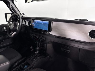 2024 Jeep Wrangler - Photo 32