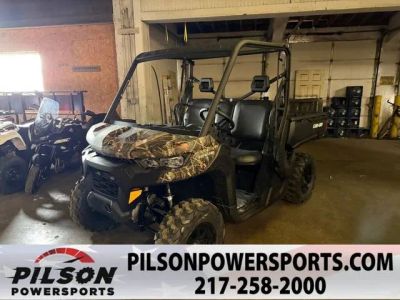 2026 Can-Am® DEFENDER HD9 DPS — front three-quarter view